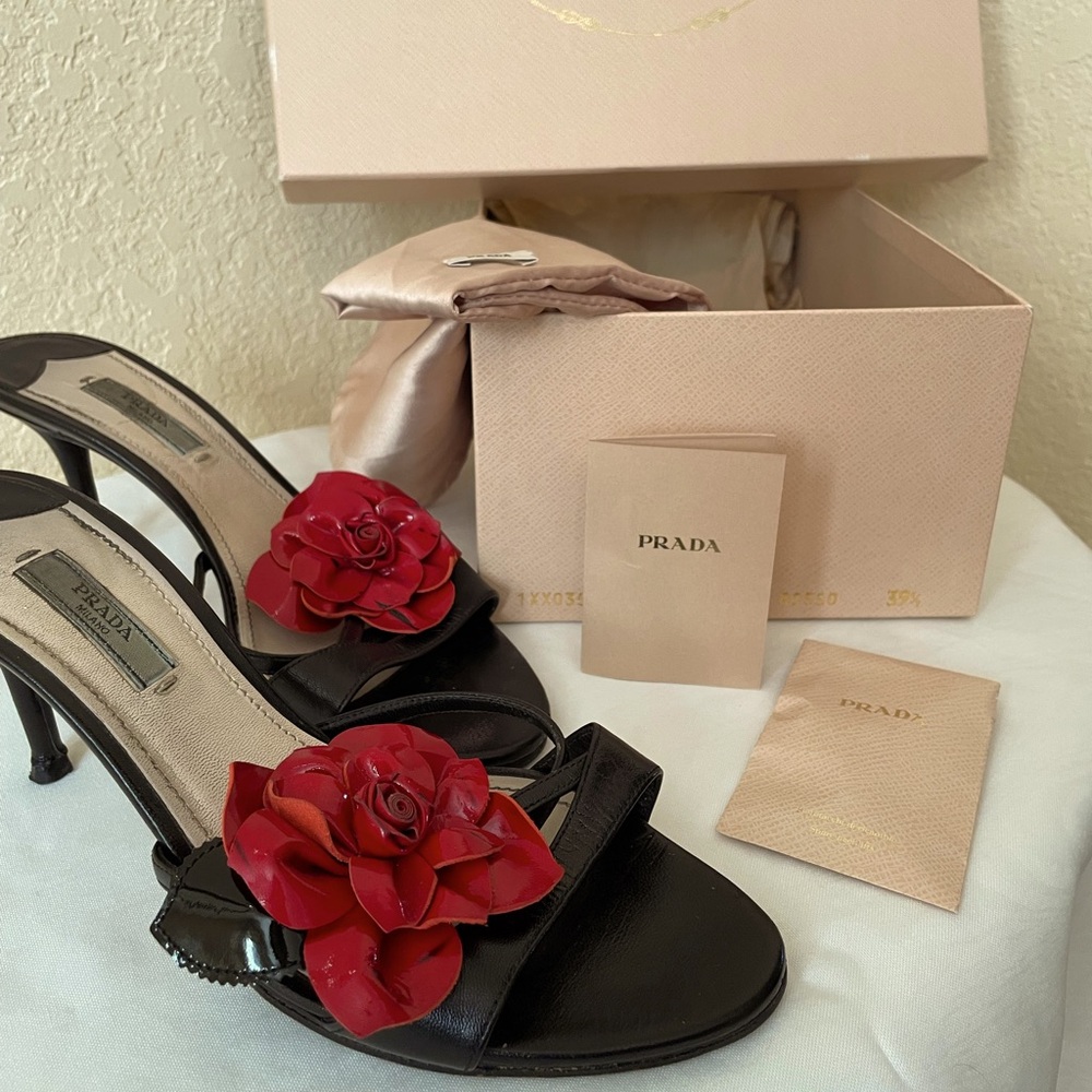 Beautiful Prada patent leather black with red flower heels